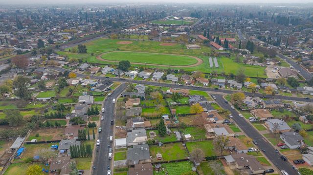 1595 E 26th St, Merced, CA 95340