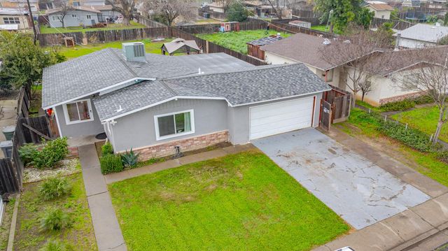 1595 E 26th St, Merced, CA 95340