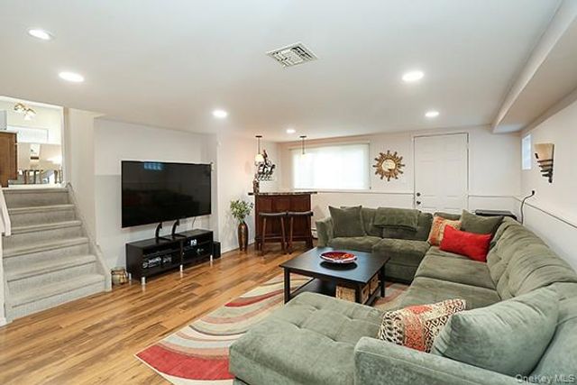 129 Stephen Street, Levittown, NY 11756