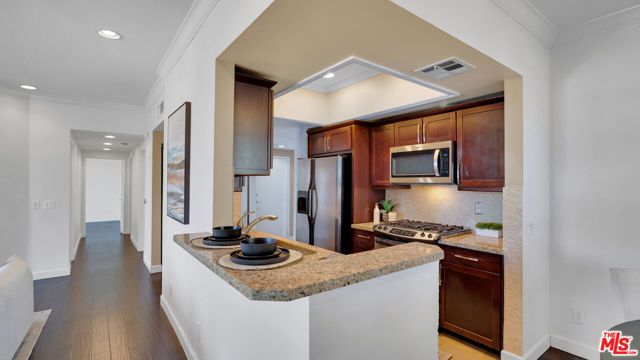 13920 Moorpark Street 106, Sherman Oaks, CA 91423
