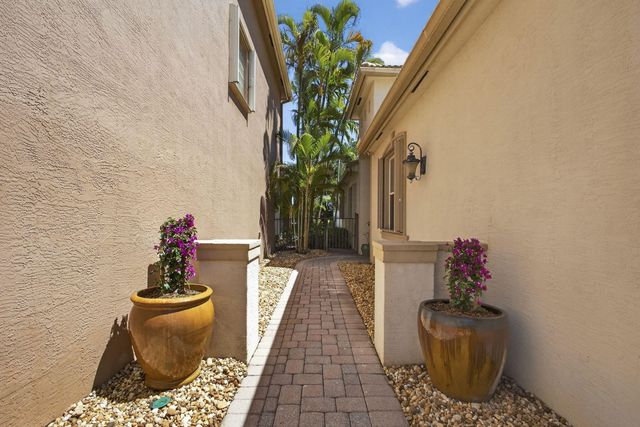 171 Isle Verde Way, Palm Beach Gardens, FL 33418