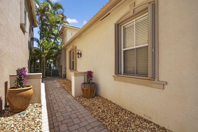 171 Isle Verde Way, Palm Beach Gardens, FL 33418