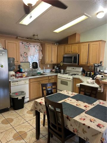 250 N Linden, Rialto, CA 92376