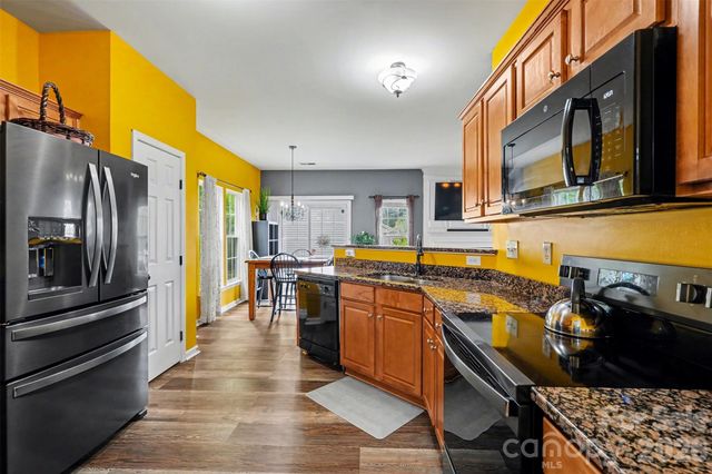 6711 Tanners Creek Drive, Huntersville, NC 28078