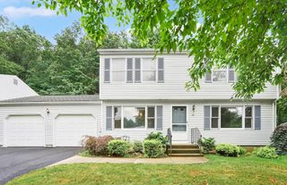 61 Caitlin Dr, Springfield, MA 01118