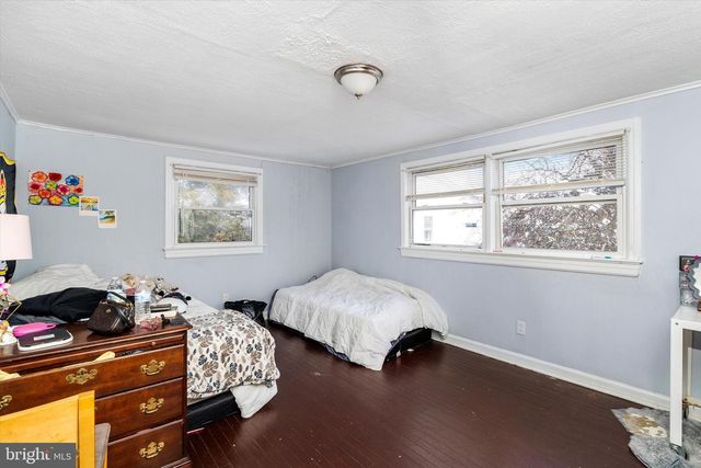 6-8 S GREENWOOD AVE, Hopewell, NJ 08525