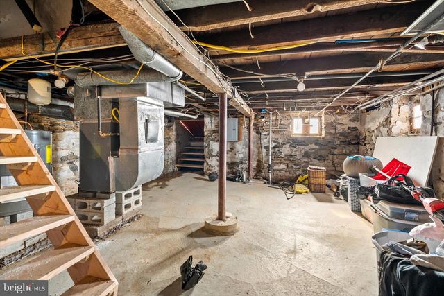 6-8 S GREENWOOD AVE, Hopewell, NJ 08525