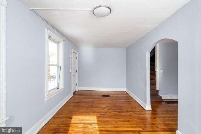 6-8 S GREENWOOD AVE, Hopewell, NJ 08525