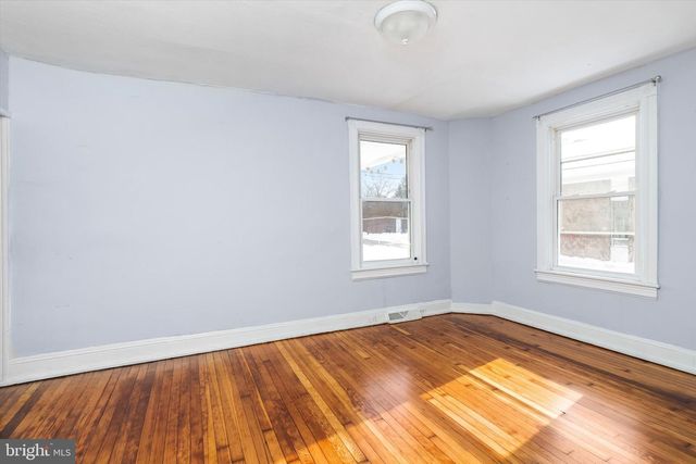 6-8 S GREENWOOD AVE, Hopewell, NJ 08525