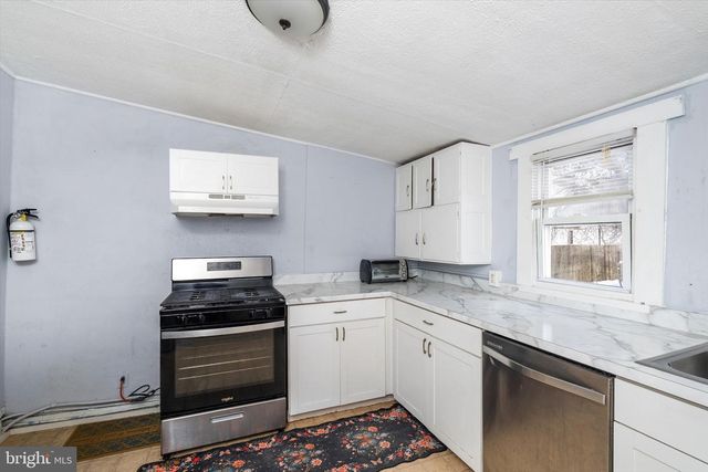 6-8 S GREENWOOD AVE, Hopewell, NJ 08525