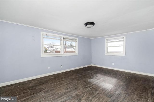 6-8 S GREENWOOD AVE, Hopewell, NJ 08525