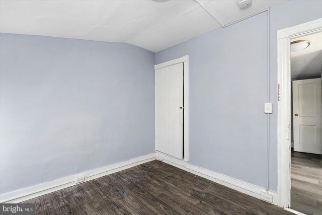 6-8 S GREENWOOD AVE, Hopewell, NJ 08525