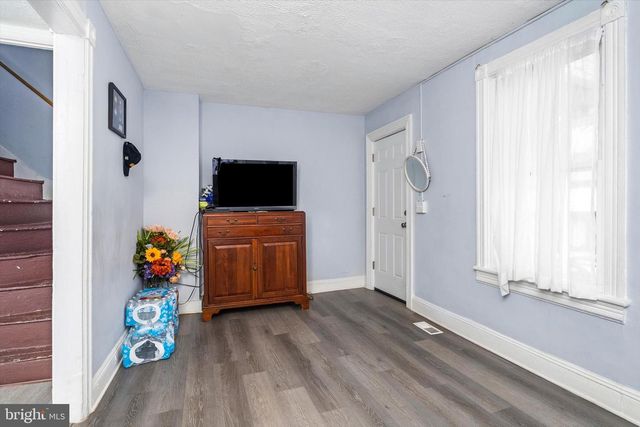 6-8 S GREENWOOD AVE, Hopewell, NJ 08525