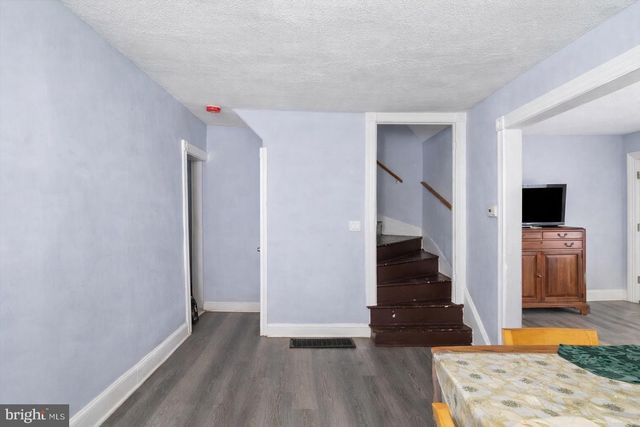 6-8 S GREENWOOD AVE, Hopewell, NJ 08525