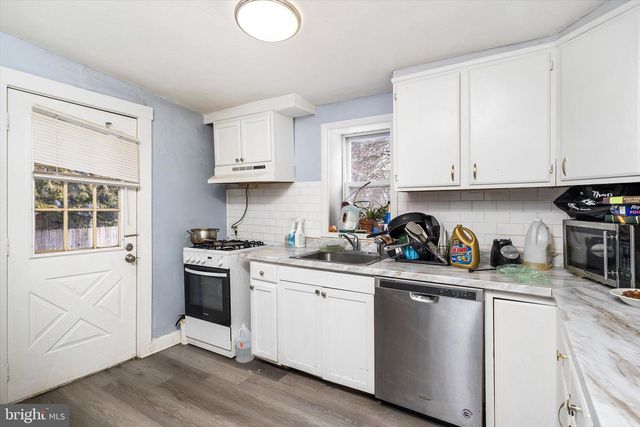 6-8 S GREENWOOD AVE, Hopewell, NJ 08525