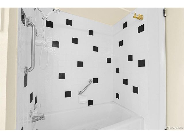 7275 Quartz St, Arvada, CO 80007