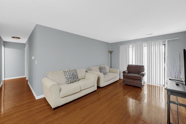 9332 Landings Lane 603, Des Plaines, IL 60016