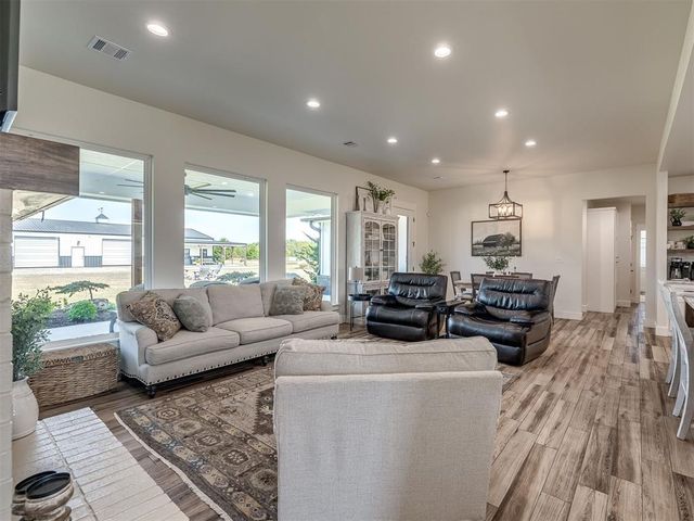 43512 E 45TH Street, Shawnee, OK 74804