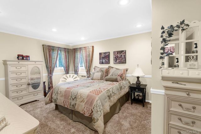 14 Jane Drive, Old Bethpage, NY 11804