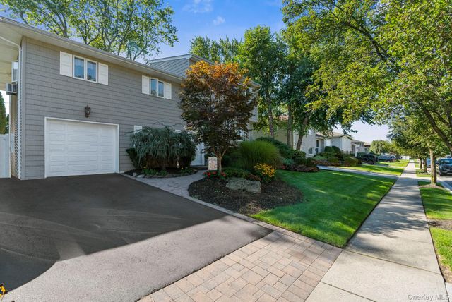 14 Jane Drive, Old Bethpage, NY 11804