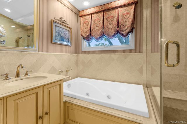 14 Jane Drive, Old Bethpage, NY 11804