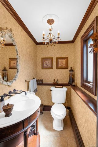 14 Jane Drive, Old Bethpage, NY 11804