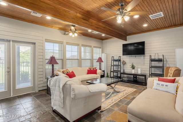 114 Rue Des Bouvier, Youngsville, LA 70592