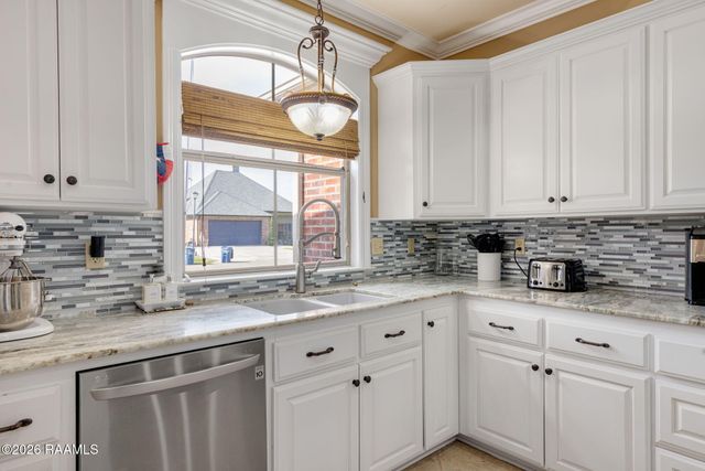 114 Rue Des Bouvier, Youngsville, LA 70592