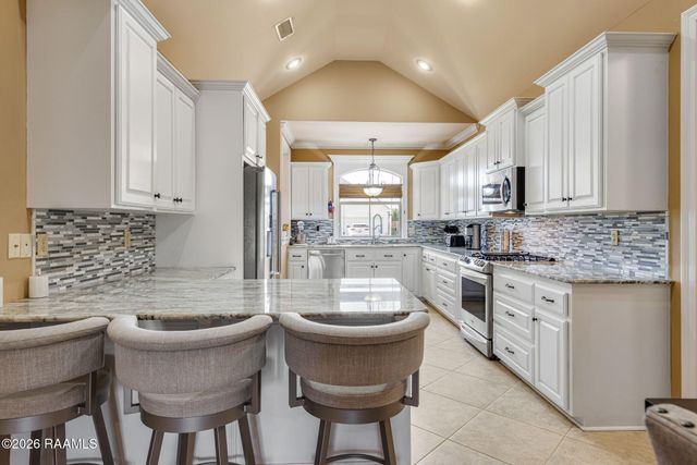 114 Rue Des Bouvier, Youngsville, LA 70592