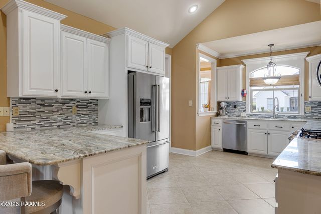 114 Rue Des Bouvier, Youngsville, LA 70592