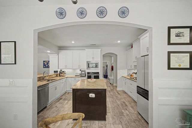 1430 E Shores Blvd, Gulf Breeze, FL 32563