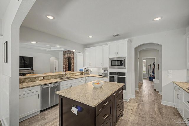 1430 E Shores Blvd, Gulf Breeze, FL 32563