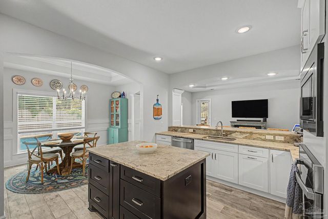 1430 E Shores Blvd, Gulf Breeze, FL 32563