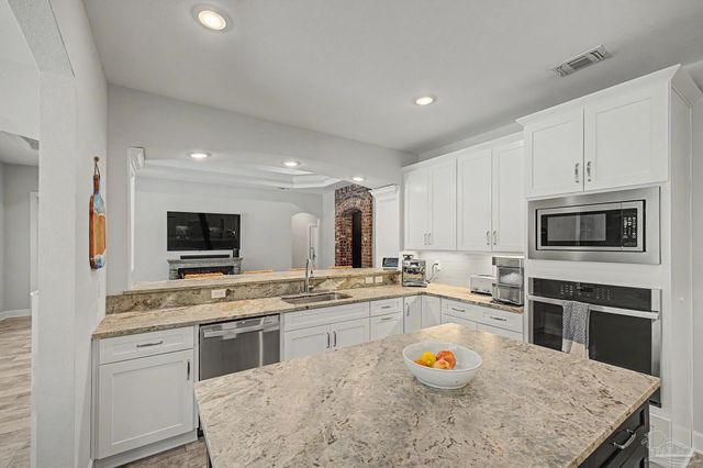 1430 E Shores Blvd, Gulf Breeze, FL 32563