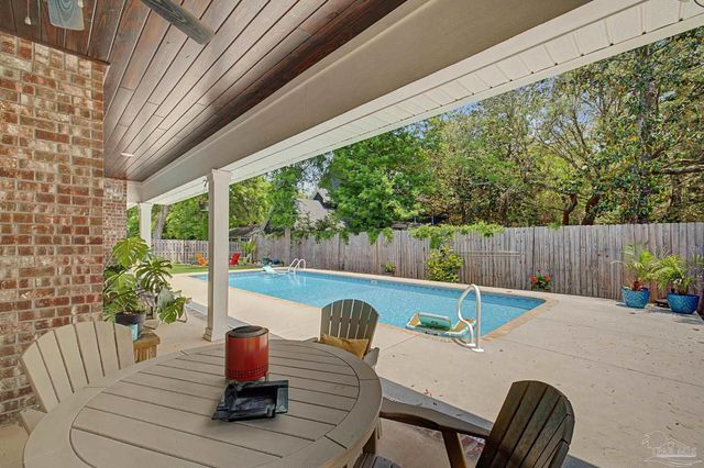 1430 E Shores Blvd, Gulf Breeze, FL 32563