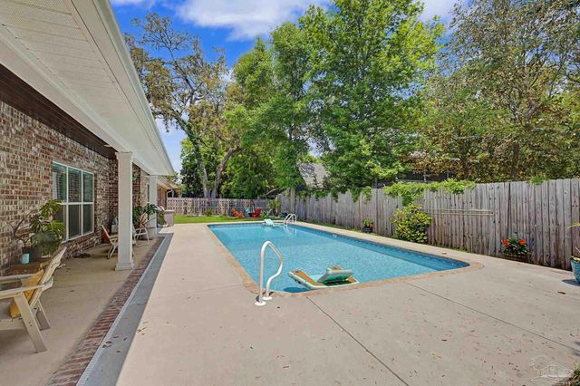 1430 E Shores Blvd, Gulf Breeze, FL 32563