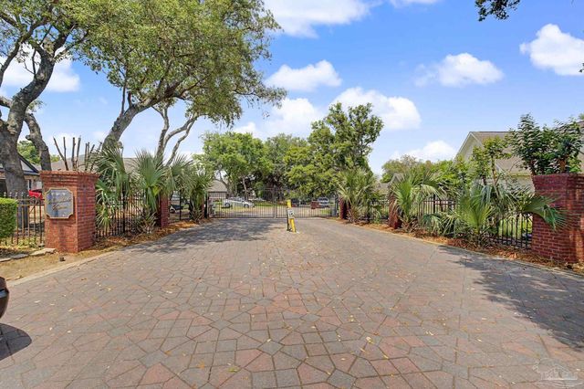 1430 E Shores Blvd, Gulf Breeze, FL 32563