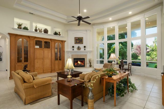 3386 E Via Monte Verdi Avenue, Clovis, CA 93619