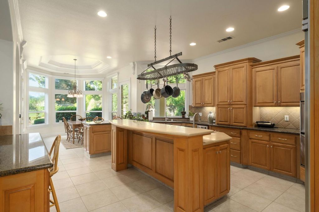 Image 15 of property listing at 3386 E Via Monte Verdi Avenue, Clovis, CA 93619
