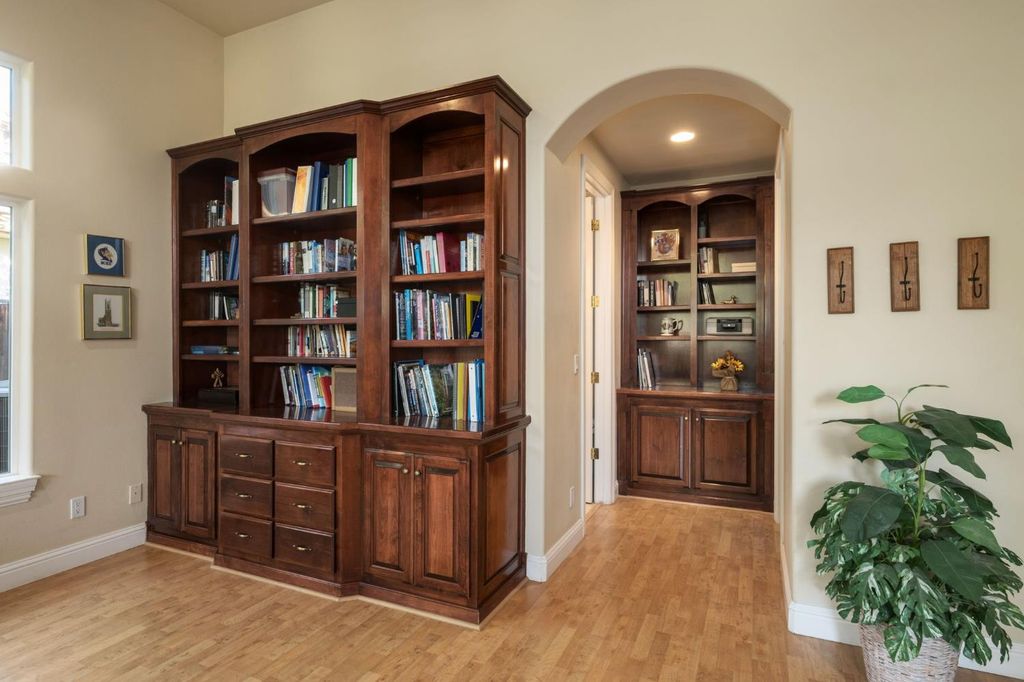 Image 23 of property listing at 3386 E Via Monte Verdi Avenue, Clovis, CA 93619
