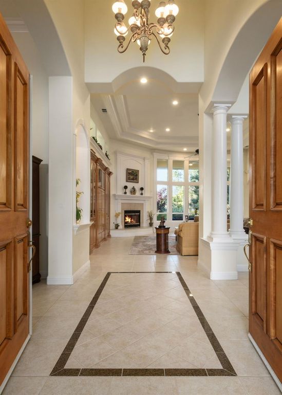 Image 3 of property listing at 3386 E Via Monte Verdi Avenue, Clovis, CA 93619