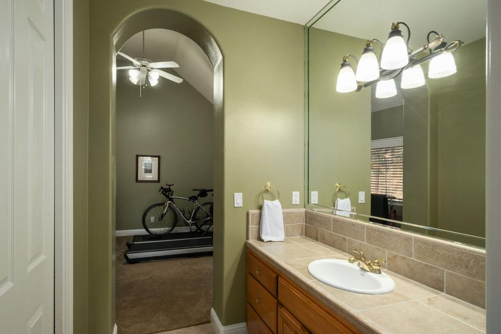 Image 33 of property listing at 3386 E Via Monte Verdi Avenue, Clovis, CA 93619
