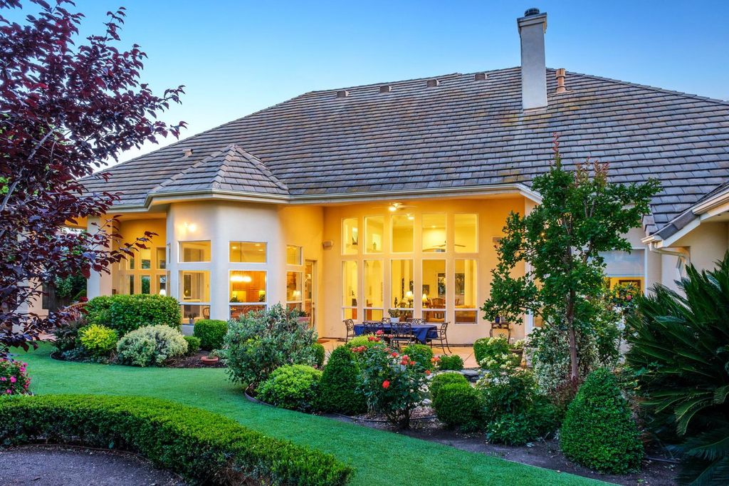 Image 40 of property listing at 3386 E Via Monte Verdi Avenue, Clovis, CA 93619
