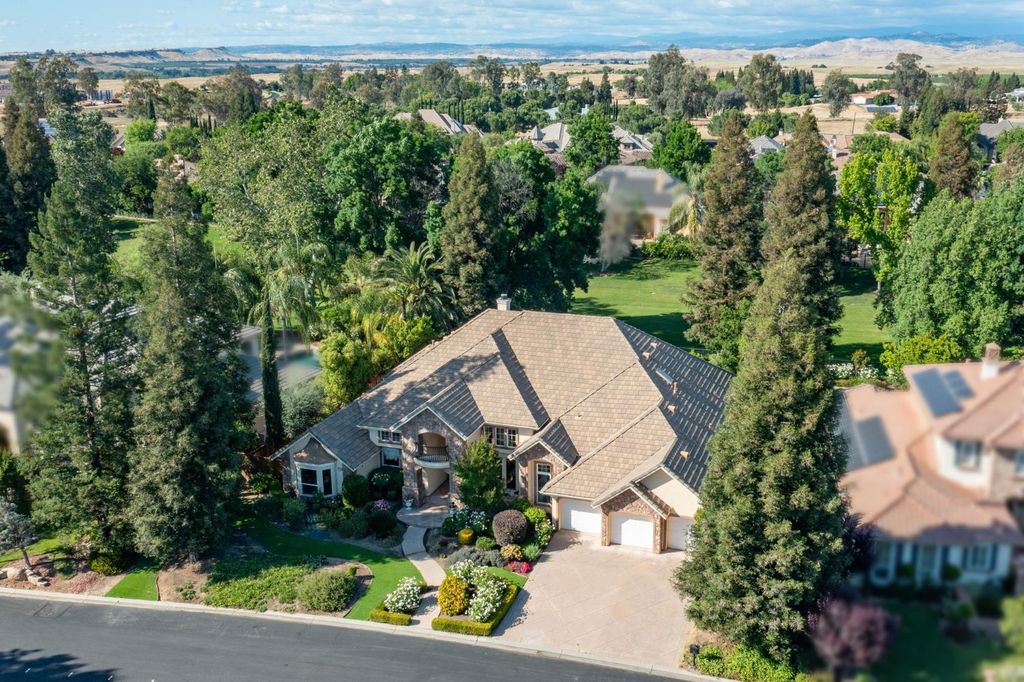 Image 43 of property listing at 3386 E Via Monte Verdi Avenue, Clovis, CA 93619