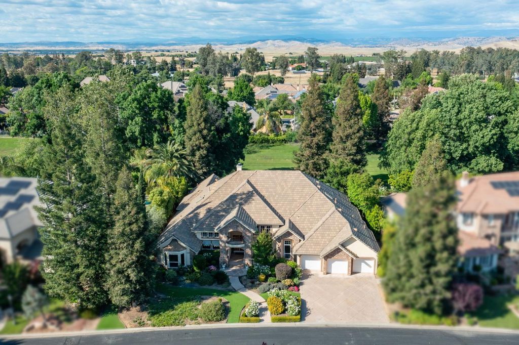 Image 44 of property listing at 3386 E Via Monte Verdi Avenue, Clovis, CA 93619