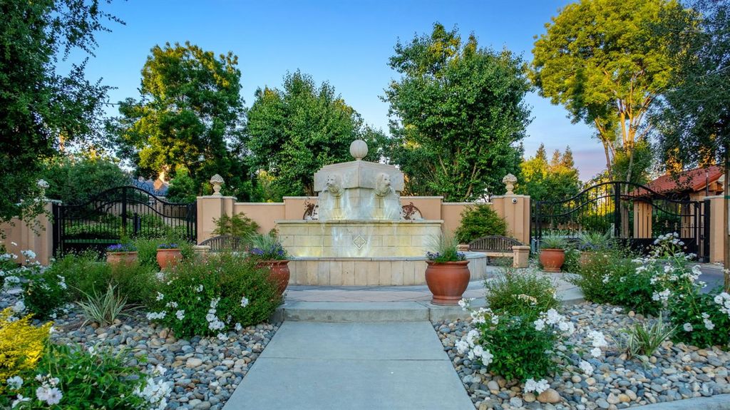 Image 49 of property listing at 3386 E Via Monte Verdi Avenue, Clovis, CA 93619