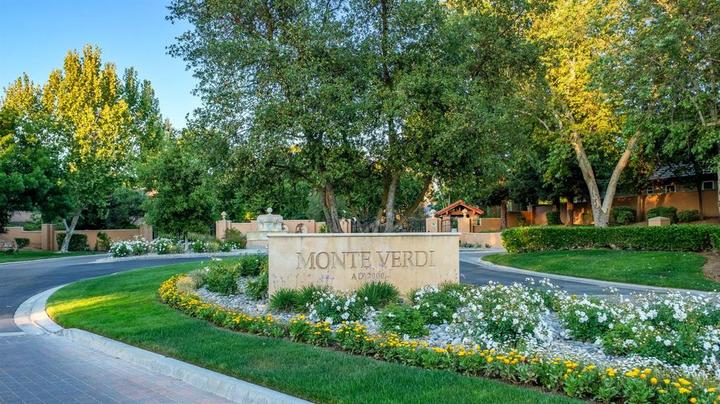 Image 50 of property listing at 3386 E Via Monte Verdi Avenue, Clovis, CA 93619
