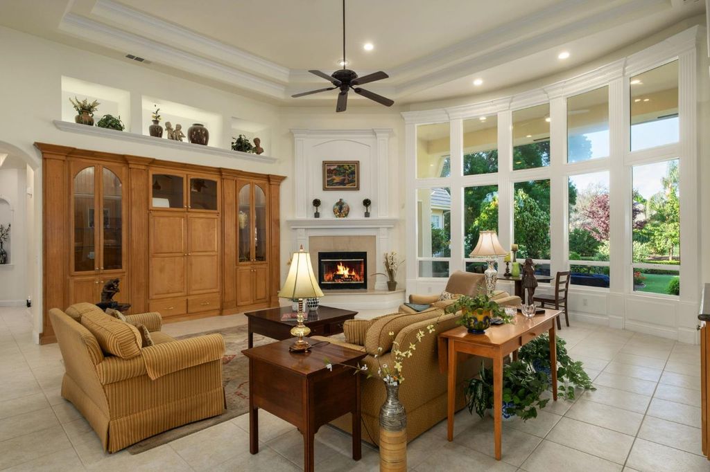 Image 7 of property listing at 3386 E Via Monte Verdi Avenue, Clovis, CA 93619