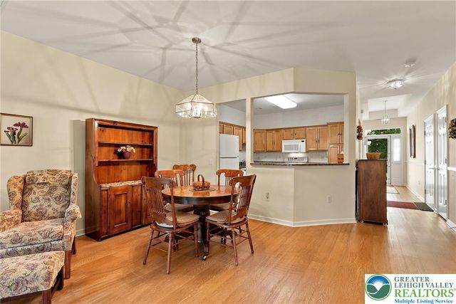 5229 Garden View Lane, Lower Macungie Twp, PA 18062