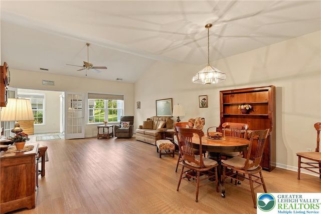 5229 Garden View Lane, Lower Macungie Twp, PA 18062